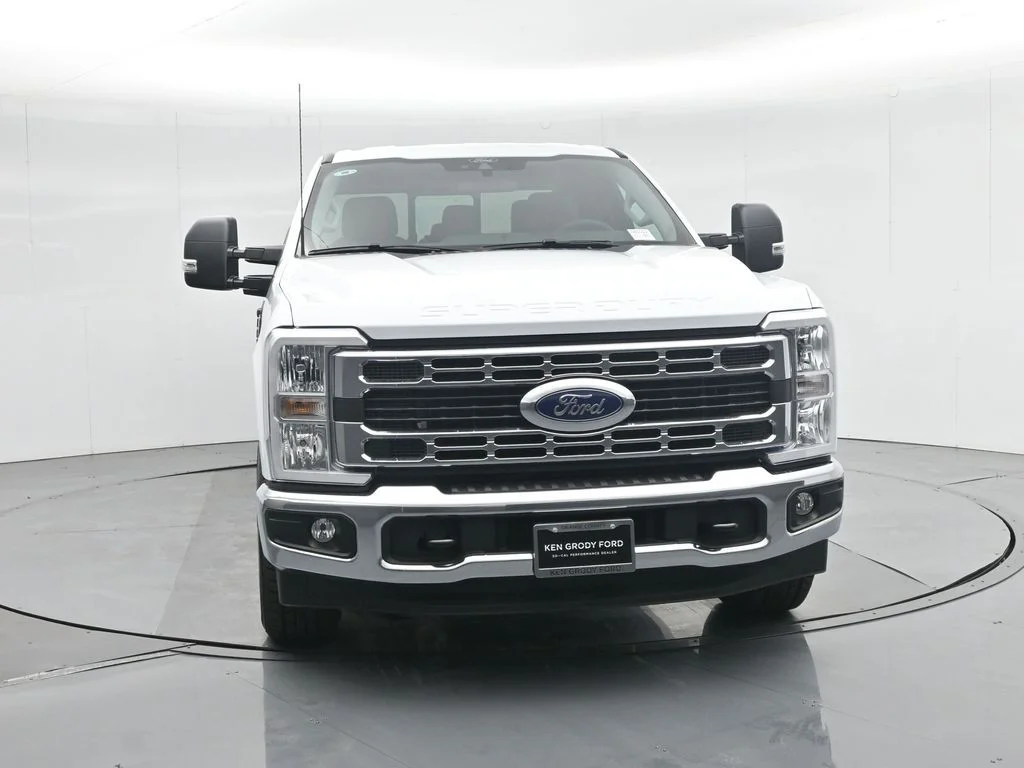 New 2026 Oxford White Ford XLT image 27