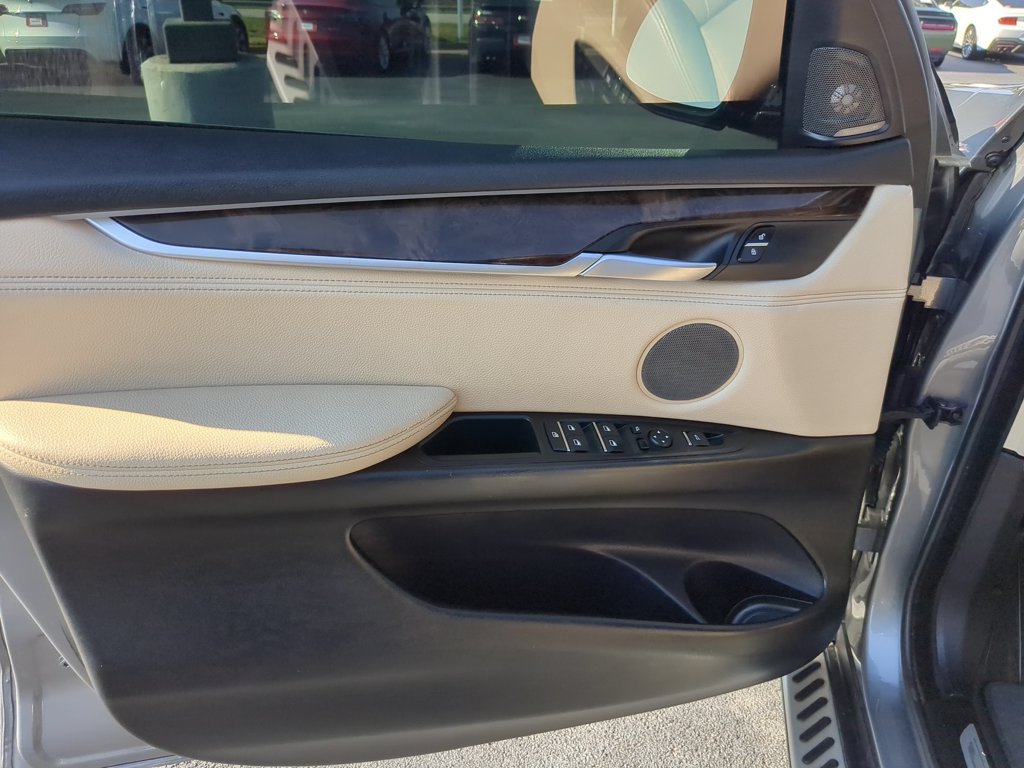 Used 2018 Silver BMW xDrive50i image 11