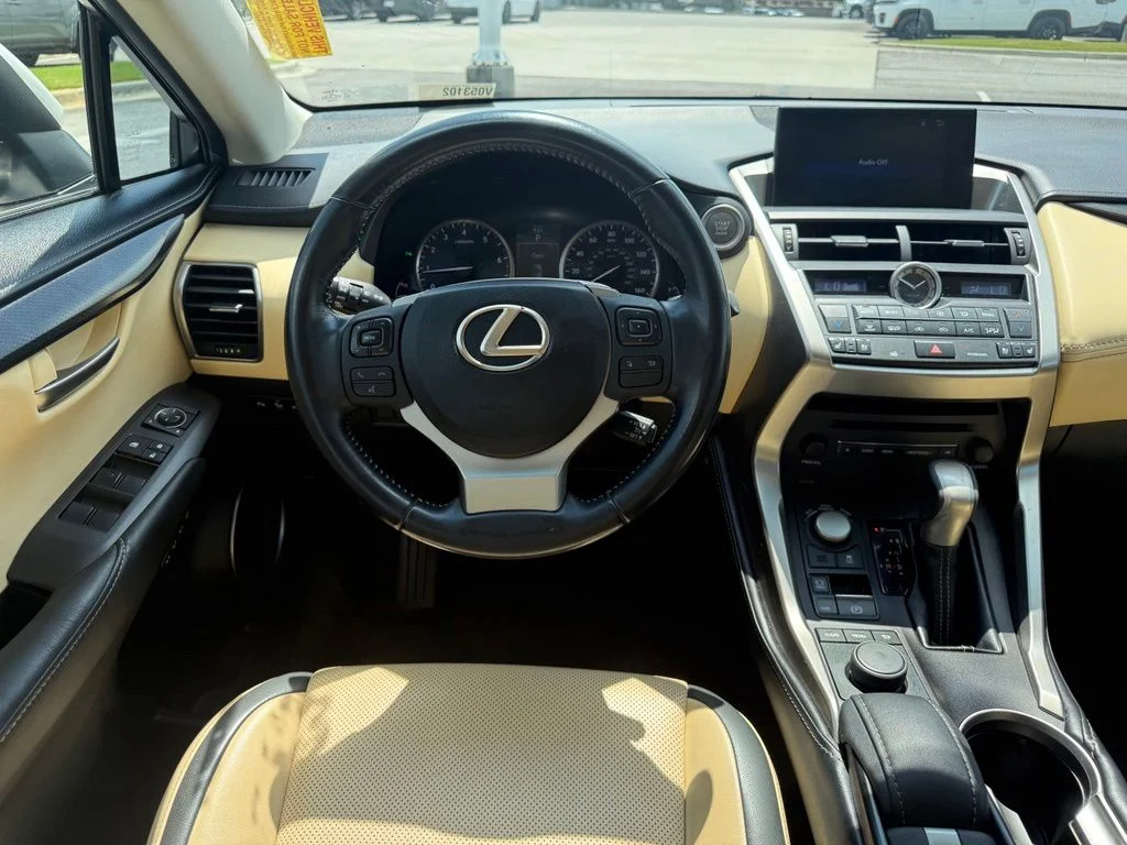 Used 2017 White Lexus 200t image 10