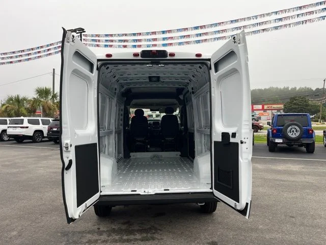 New 2026 Bright White Clear-Coat Exterior Paint RAM High Roof image 18