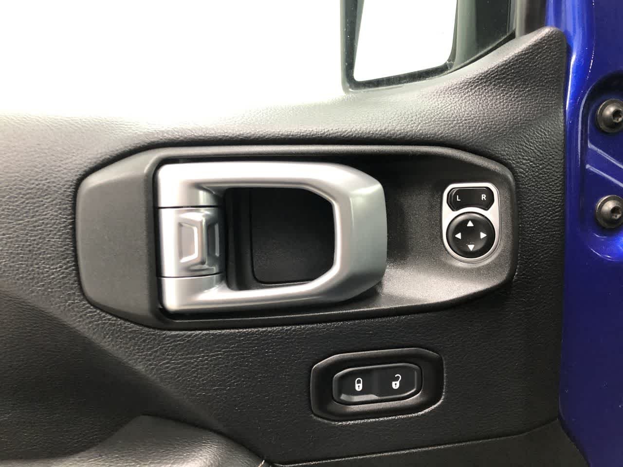 Used 2018 Ocean Blue Metallic Clearcoat Jeep Sahara image 3