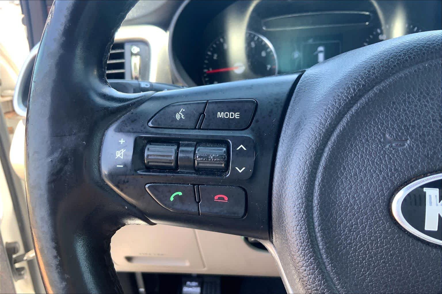 Used 2016 Snow White Pearl Kia LX image 24
