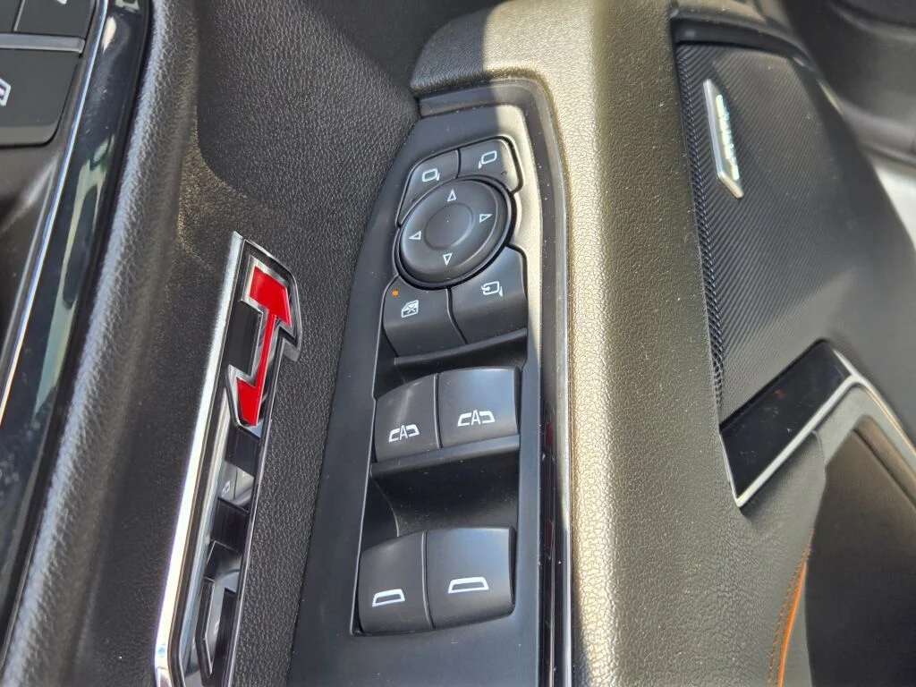 Used 2024 White GMC AT4 image 26