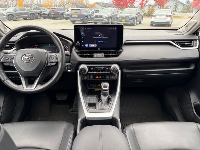 Used 2025  Toyota XLE Premium image 20