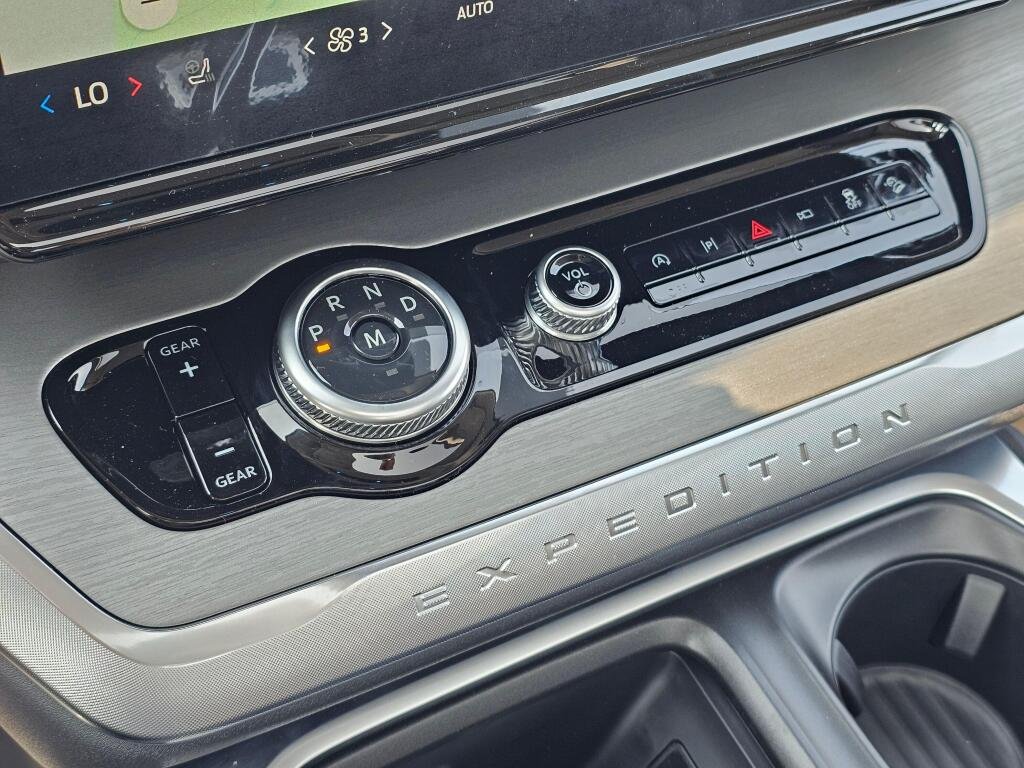 New 2027 Agate Black Metallic Ford MAX Platinum image 32