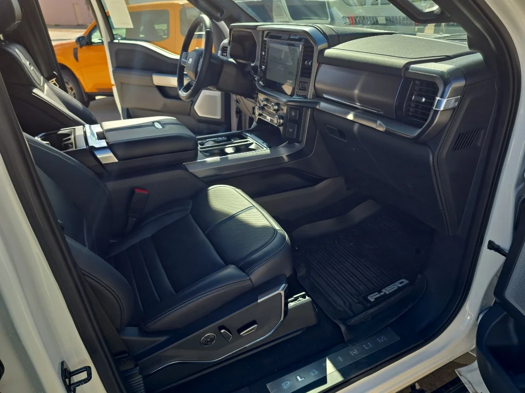 2025 Ford F-150 Platinum - Photo 38