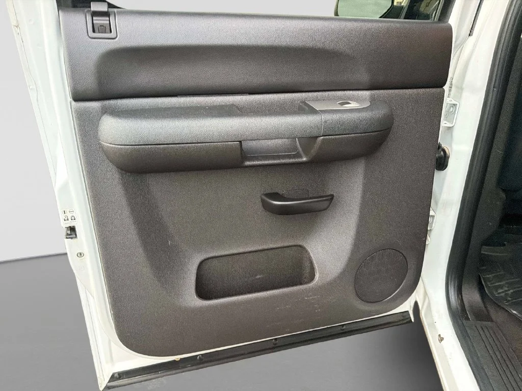 Used 2013 White Chevrolet LT image 14