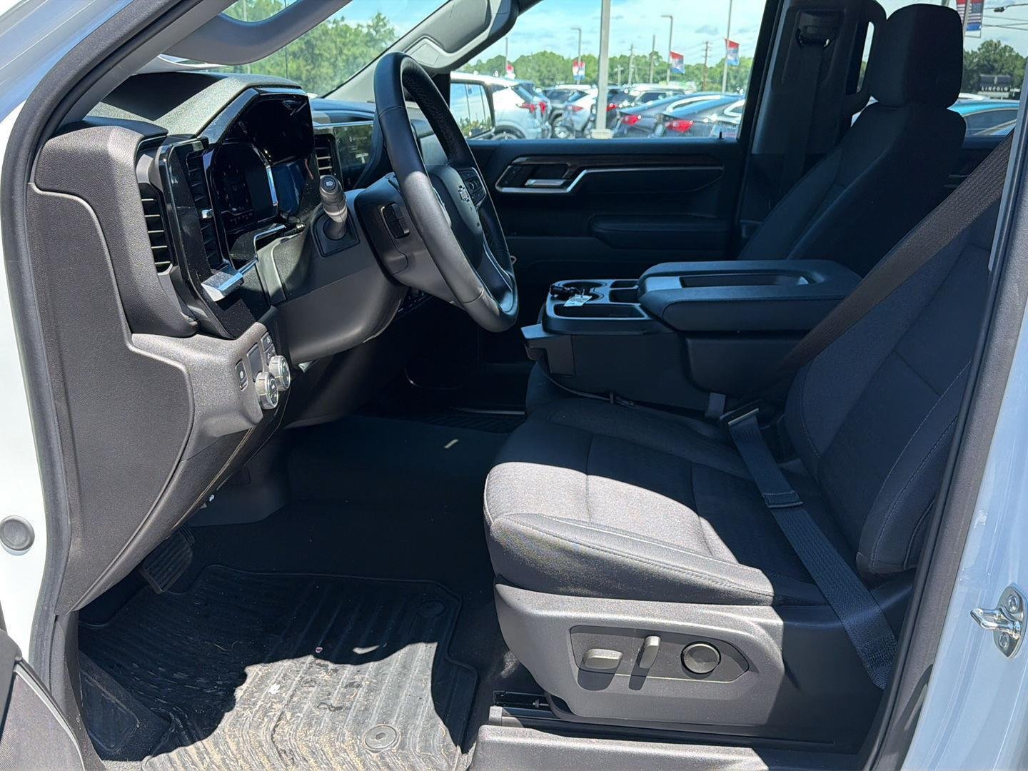 Used 2025 Summit White Chevrolet LT image 10