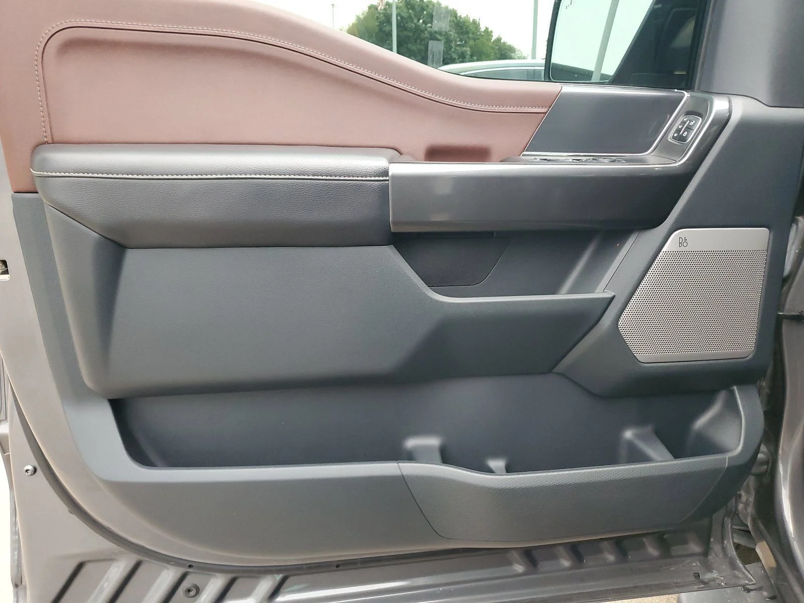 Used 2021 Gray Ford Lariat image 11