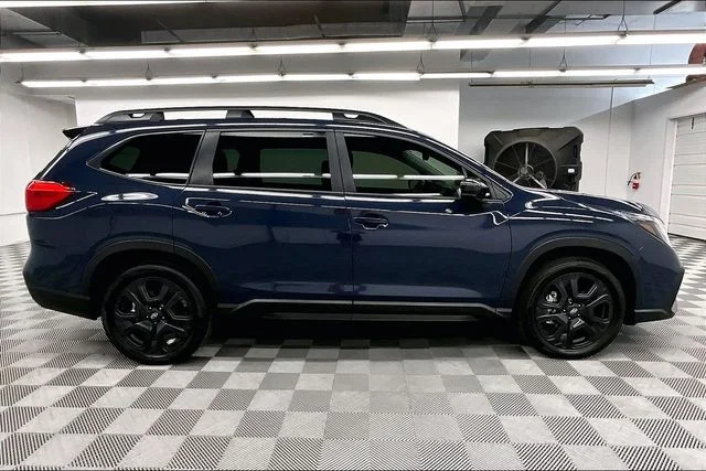 Used 2025 Cosmic Blue Pearl Subaru Onyx Edition image 15