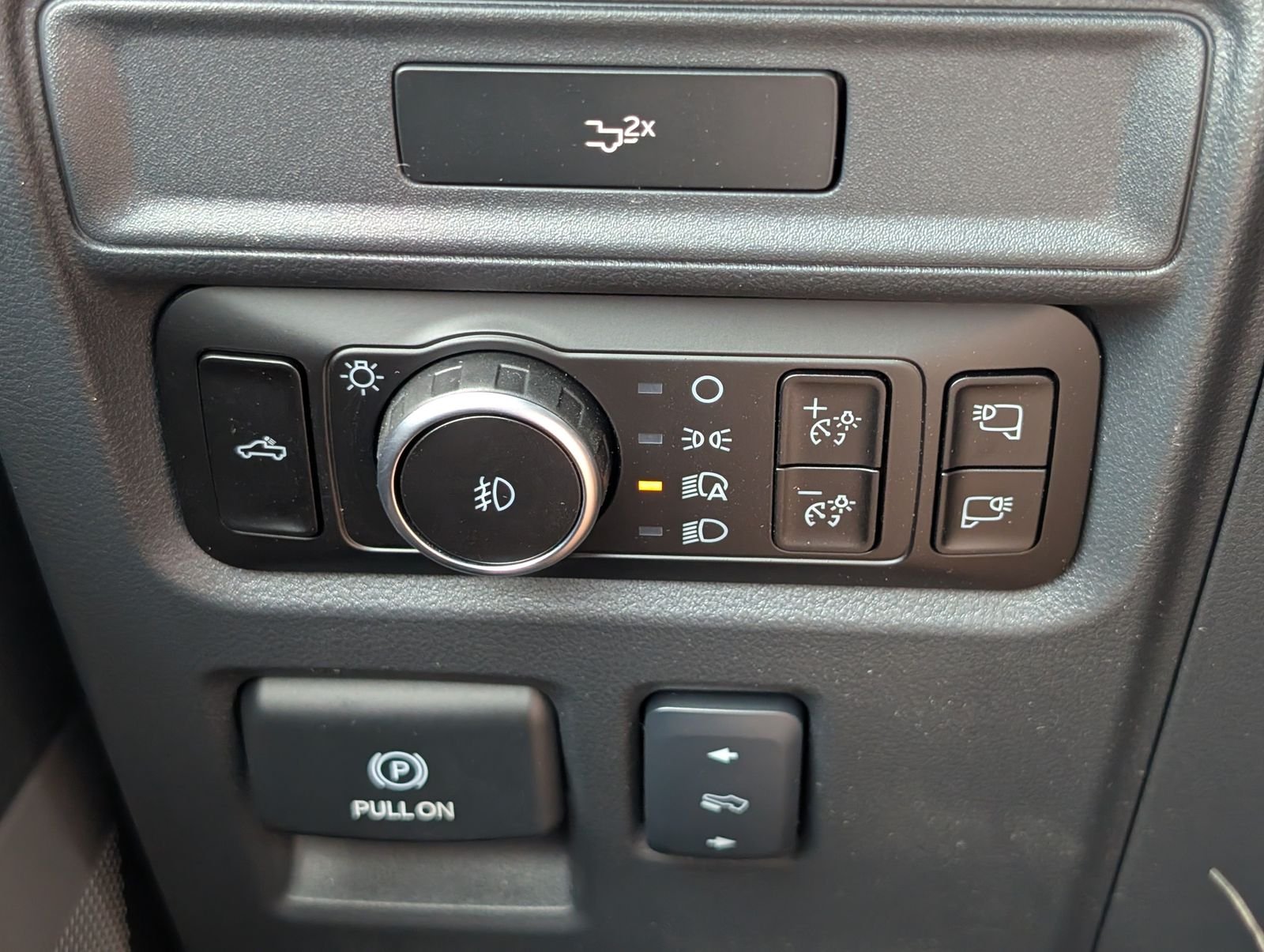New 2026 Carbonized Gray Metallic Ford XLT image 27