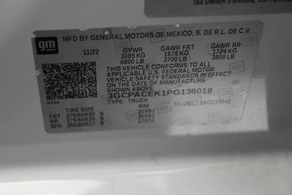 Used 2023 Summit White Chevrolet LT image 17