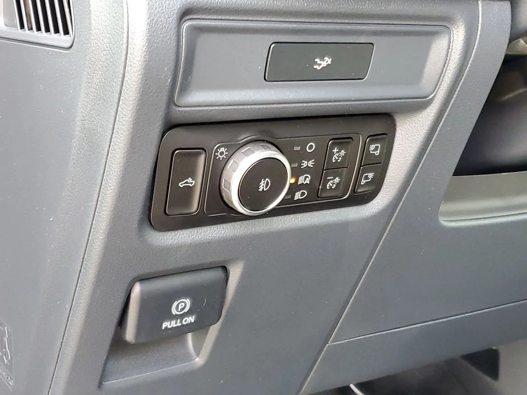 New 2026 Carbonized Gray Metallic Ford XLT image 8