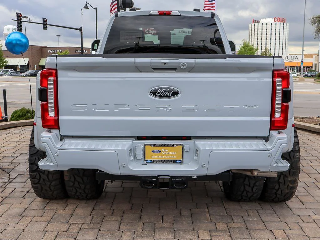 Used 2026 Avalanche Ford LARIAT image 9