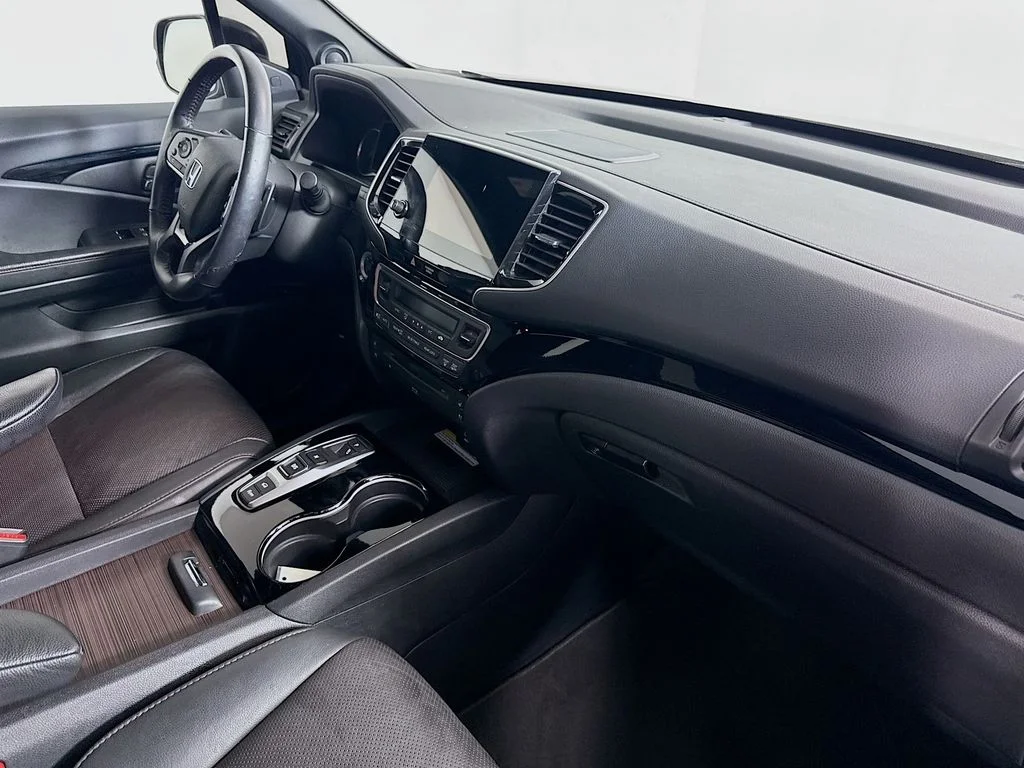 Used 2020 Crystal Black Pearl Honda Black Edition image 30