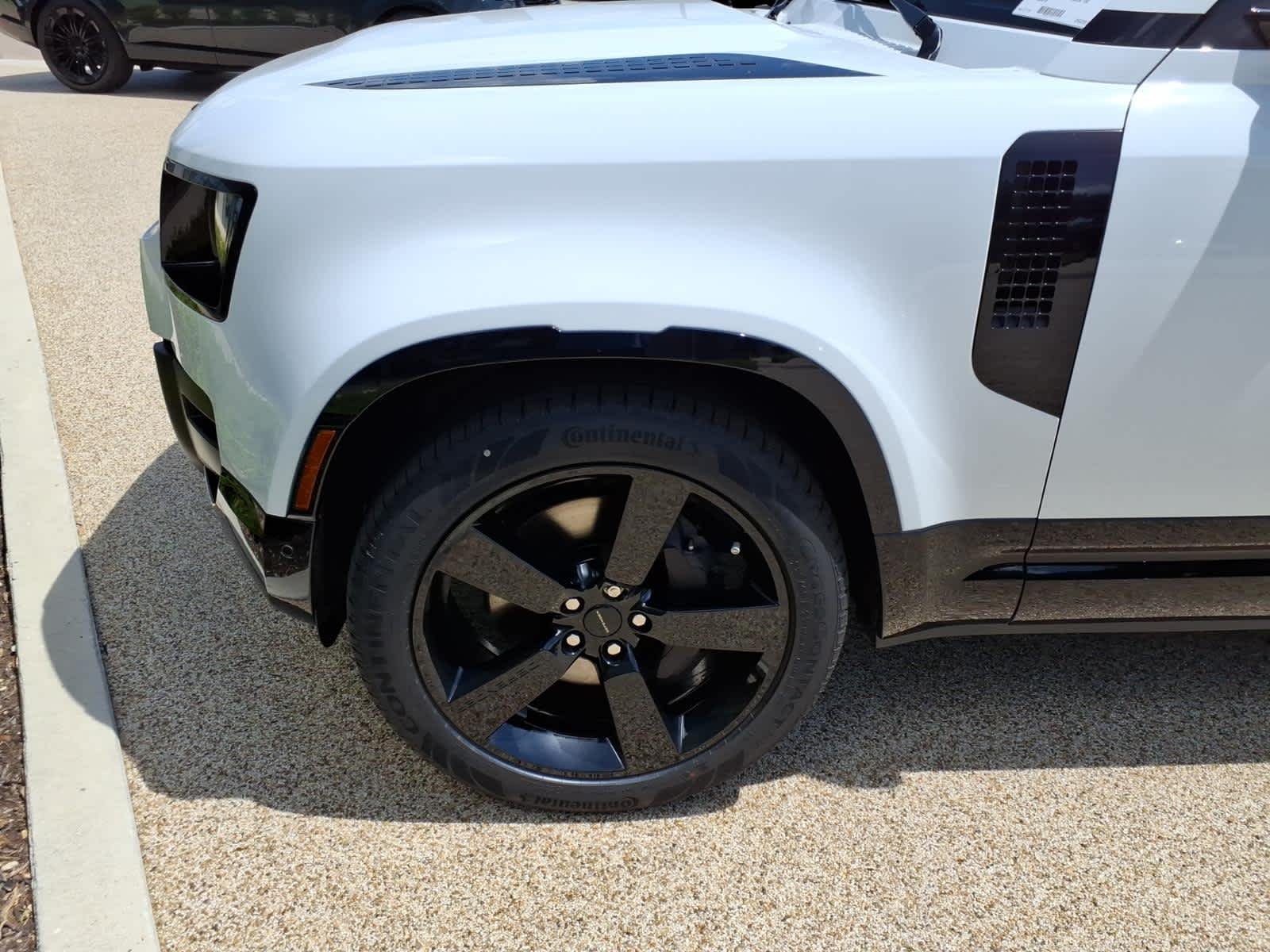 New 2026 Fuji White Land Rover X-Dynamic SE image 6