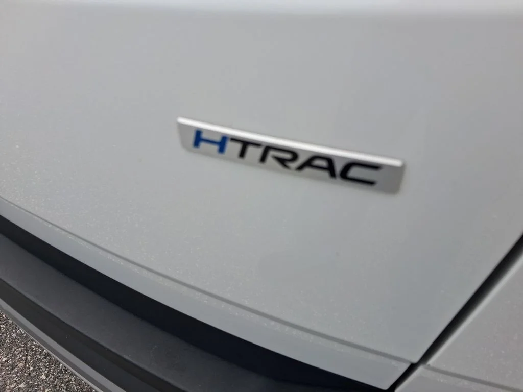 Used 2025 White Hyundai SEL image 9