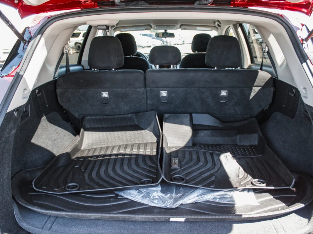 Used 2019 Red Nissan S image 22