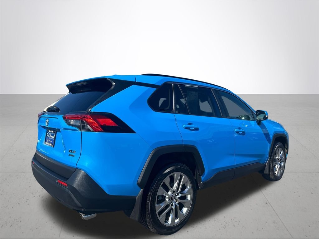 Used 2021 Blue Toyota XLE Premium image 7
