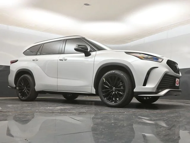 New 2026 Wind Chill Pearl <sup>1</sup> Toyota  XSE image 17