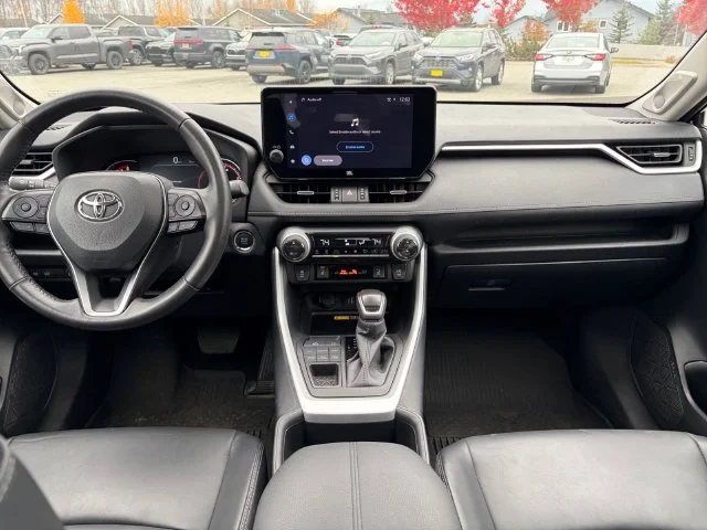 Used 2025  Toyota XLE Premium image 20