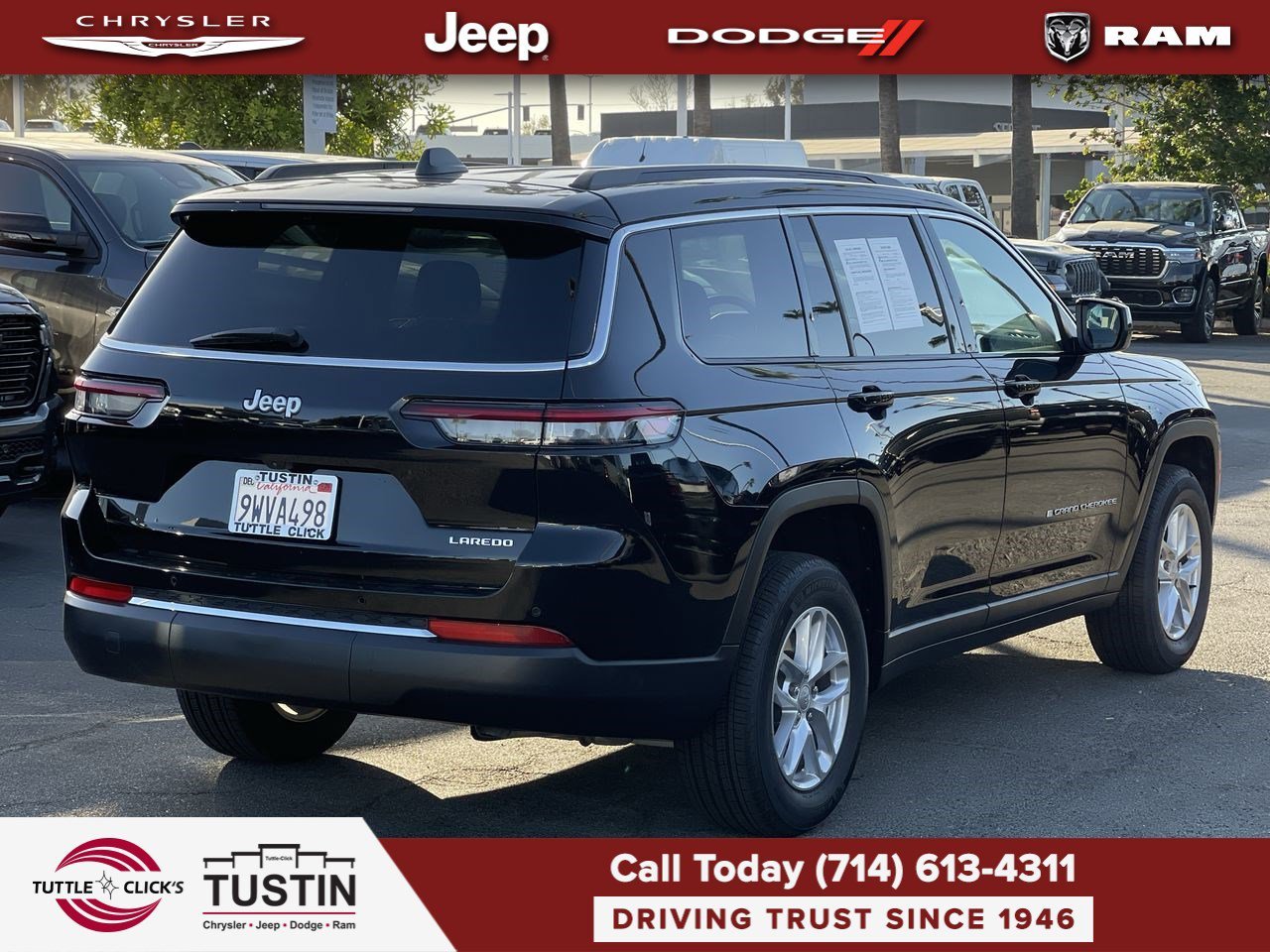 Used 2025 Diamond Black Crystal Pearlcoat Jeep Laredo image 9