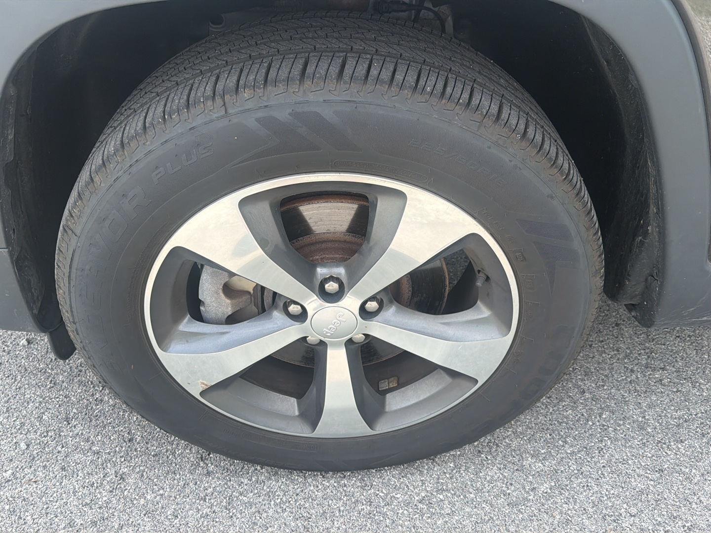 Used 2019 Granite Crystal Metallic Clearcoat Jeep Limited image 9