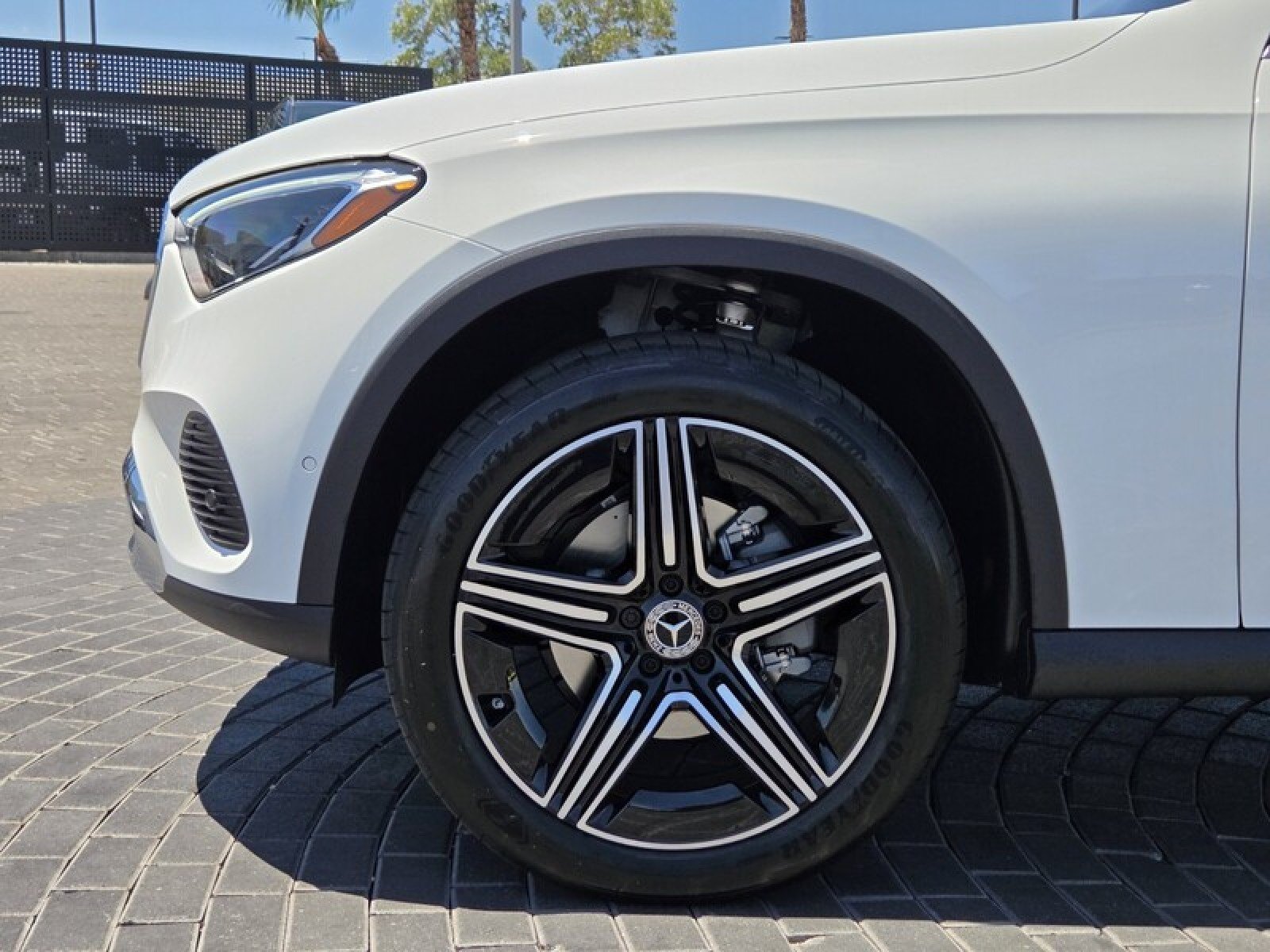 New 2026 Polar White Mercedes-Benz GLC 300 SUV image 10