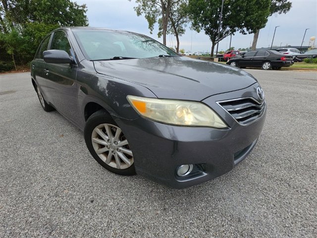 Used 2011 Gray Toyota XLE image 3