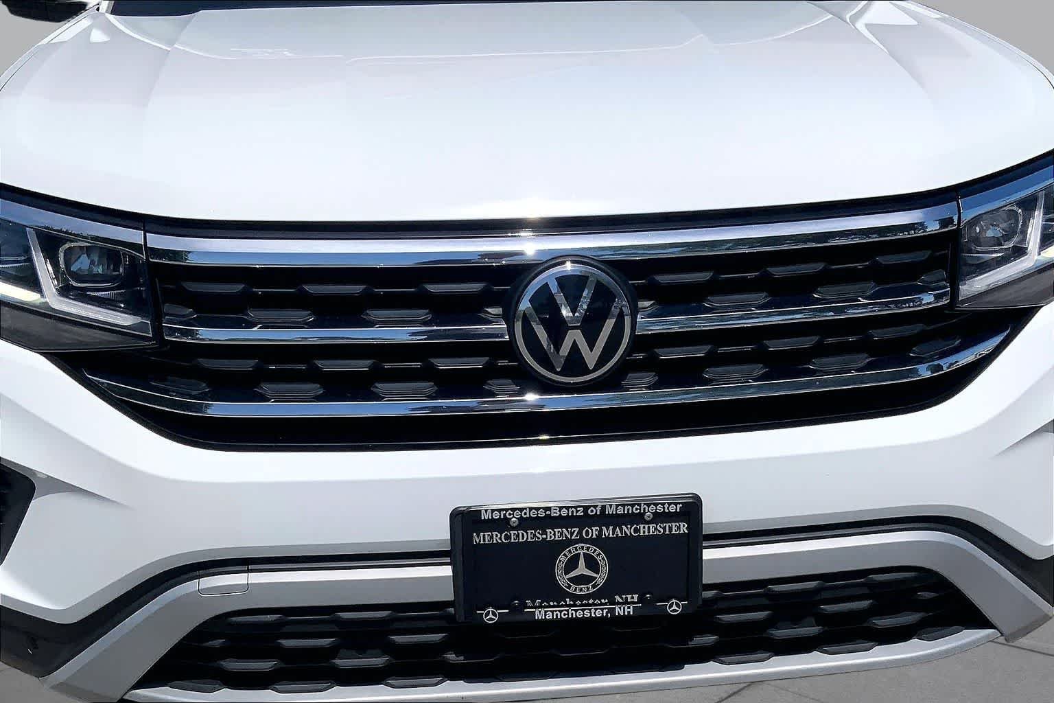 Used 2023 Pure White Volkswagen 3.6L V6 SE w/Technology image 31