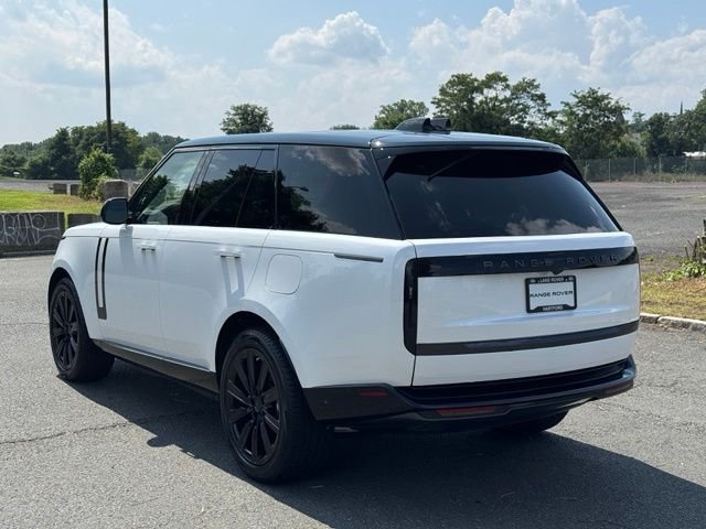 New 2026 Ostuni Pearl White Land Rover SE image 3