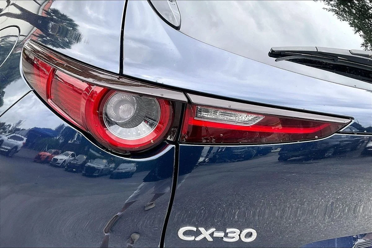 Used 2021  Mazda Select image 23