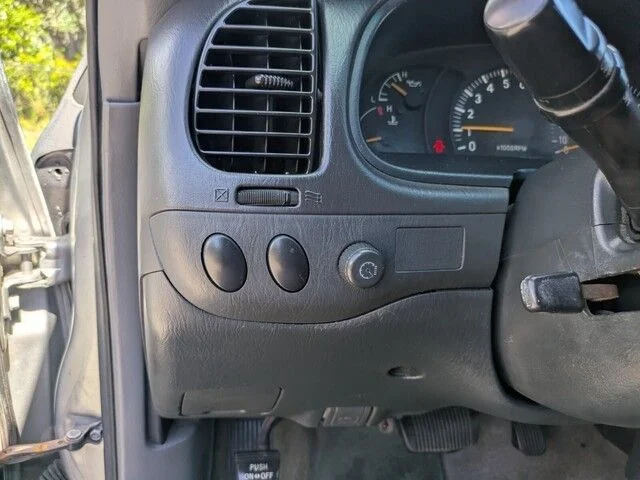 Used 2003 Silver Toyota SR5 image 23