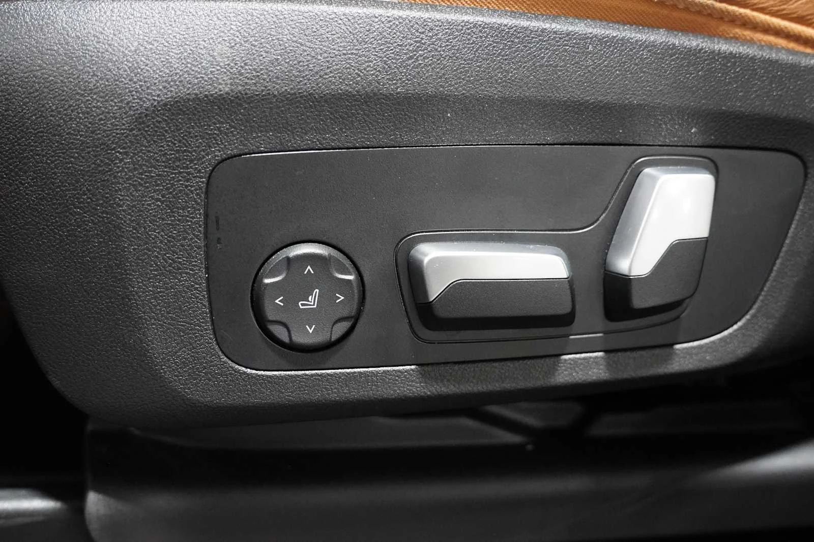 Certified Used 2023 Carbon Black Metallic BMW xDrive30i image 13