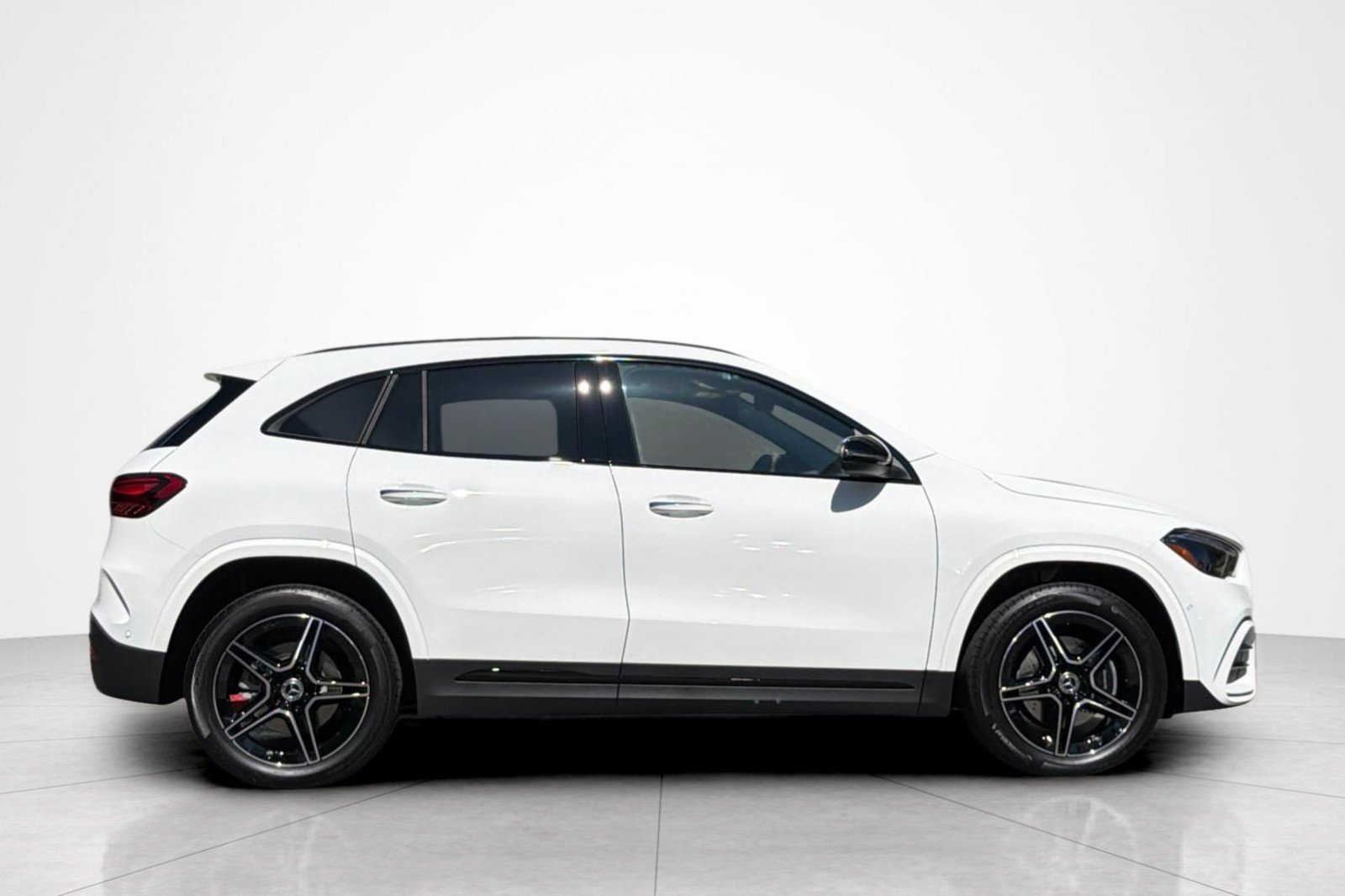 New 2026 Polar White Mercedes-Benz GLA 250 SUV image 6