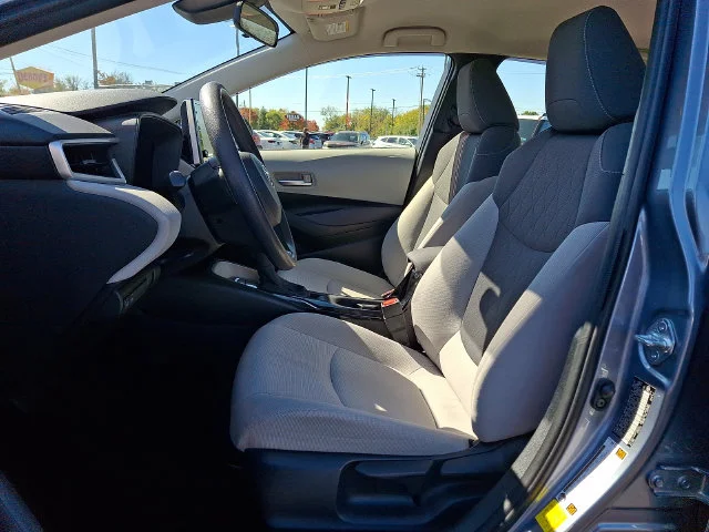 Used 2021  Toyota LE image 13