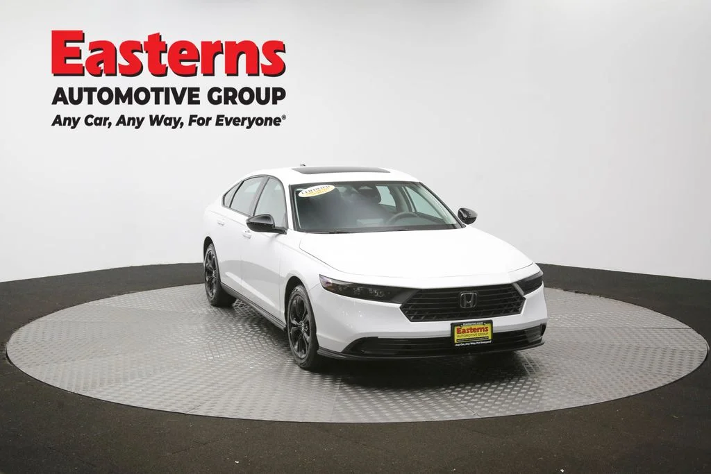 Used 2025 White Honda SE image 50