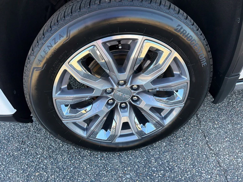Used 2023 SUMMIT WHITE GMC Denali image 9