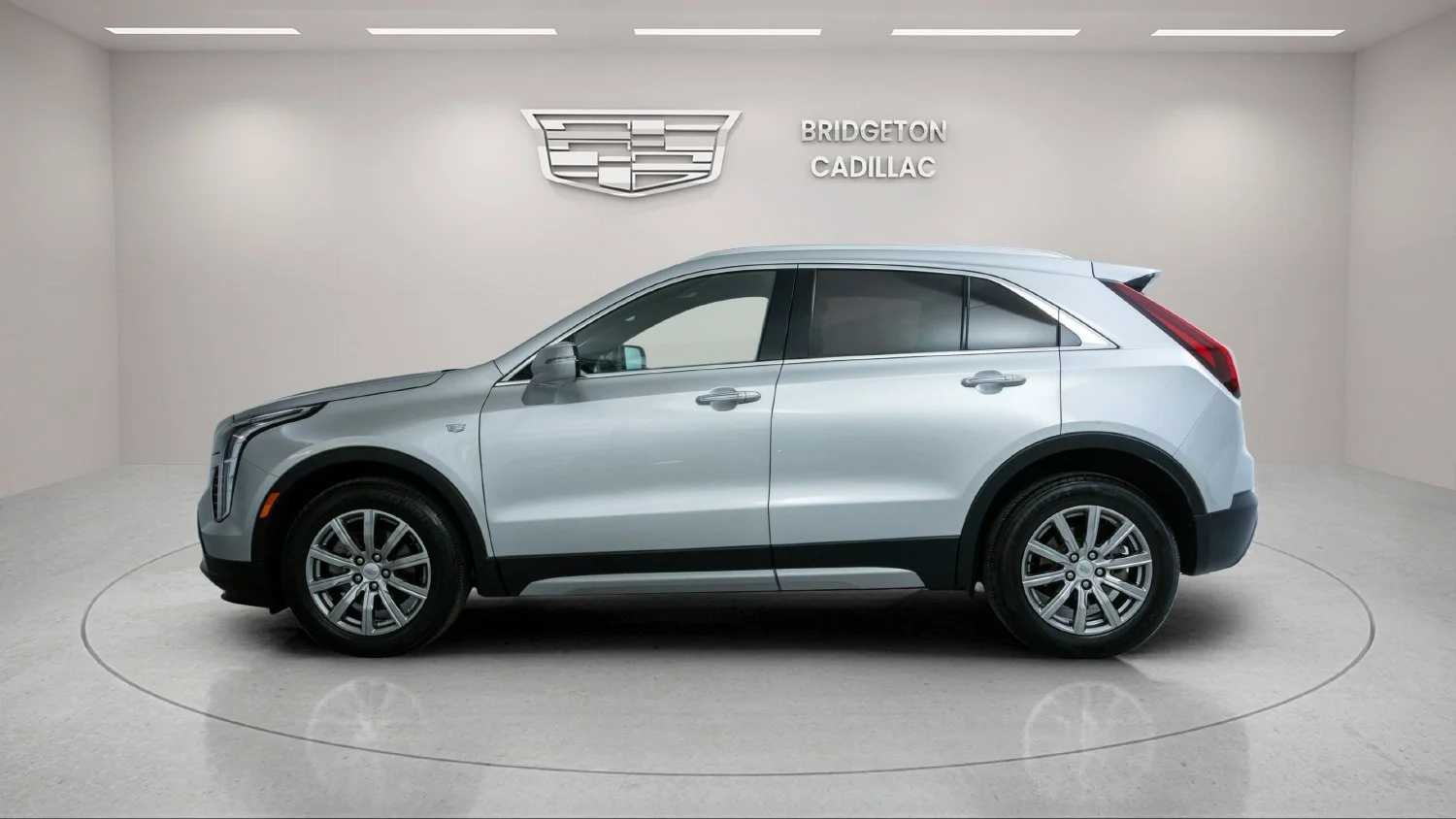 Used 2022 Radiant Silver Metallic Cadillac Premium Luxury image 4