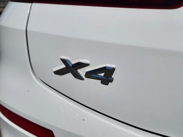 Used 2022 White BMW xDrive30i image 12