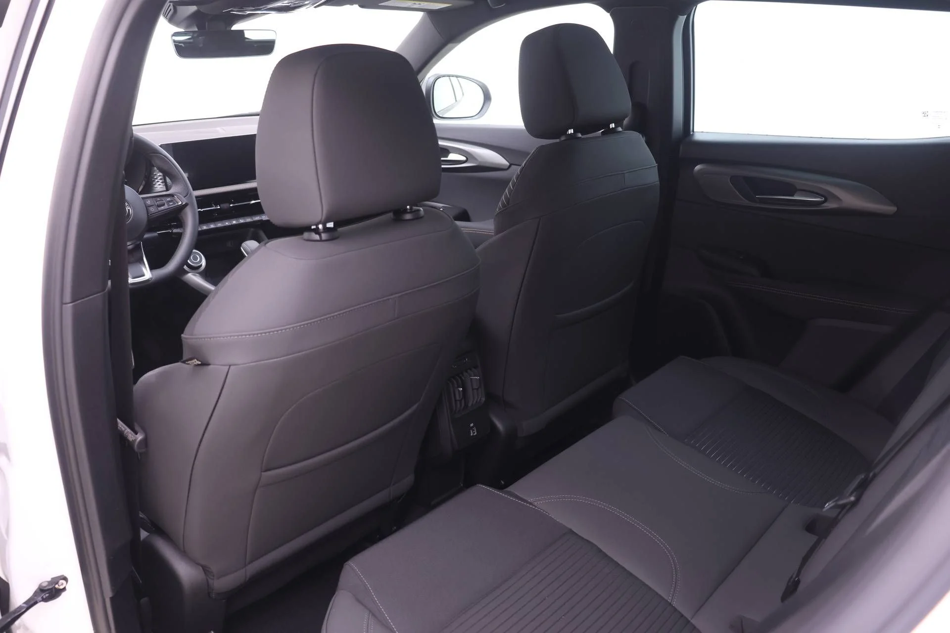 New 2026 Milano White Exterior Paint Alfa Romeo Base image 14