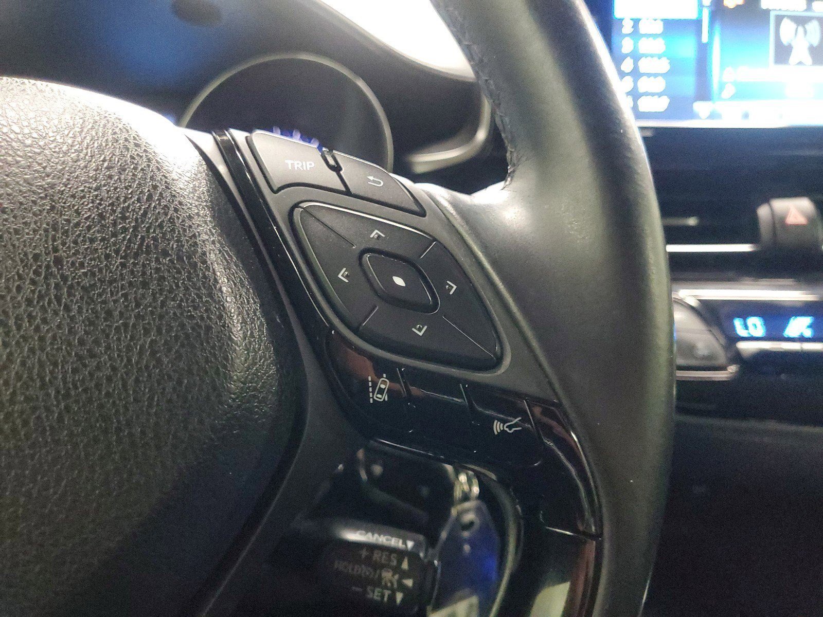 Used 2018 Blizzard Pearl Toyota XLE image 23