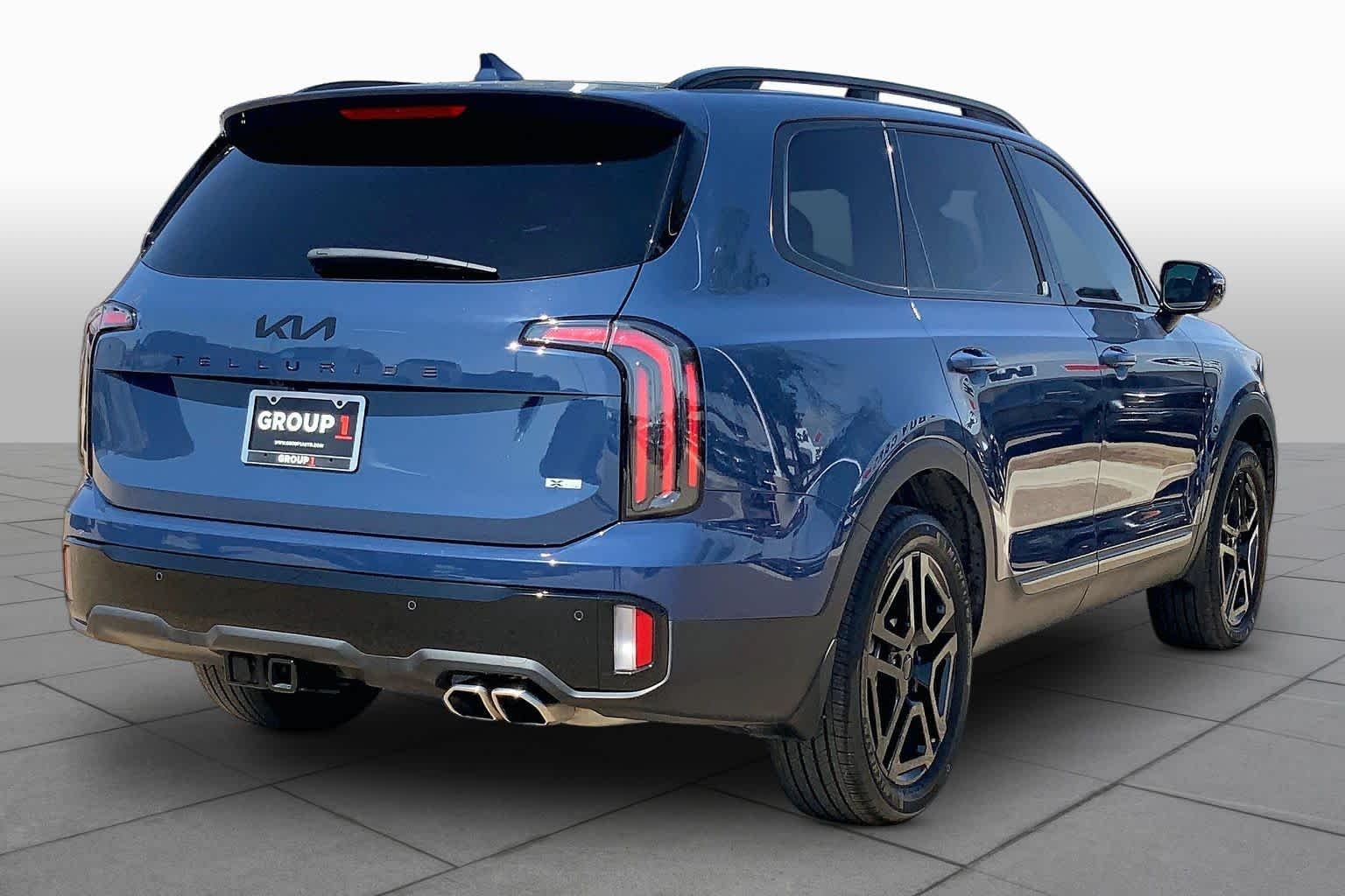 Used 2025 Midnight Lake Blue Kia SX X-Line image 12