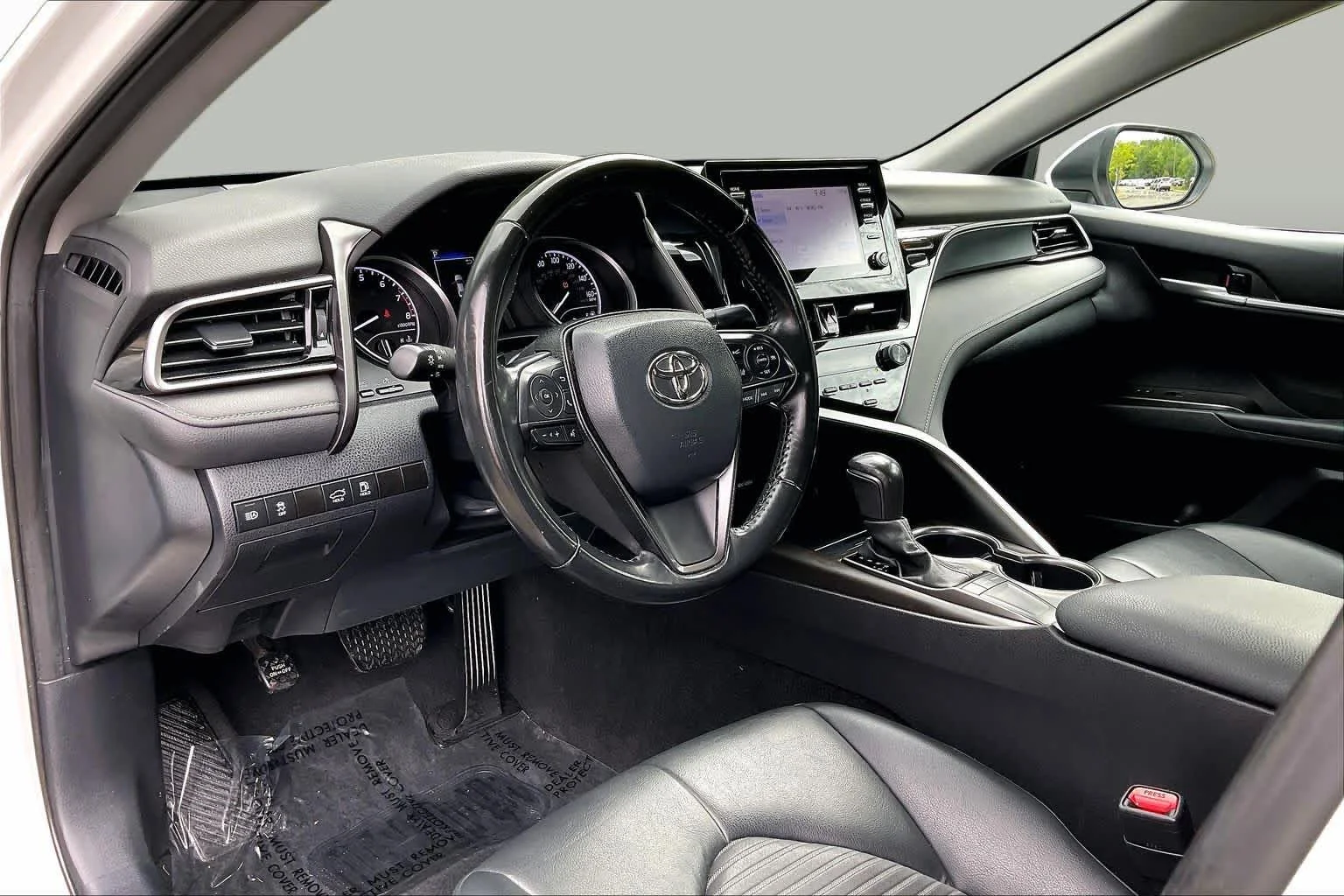 Used 2024 Ice Cap Toyota SE image 17