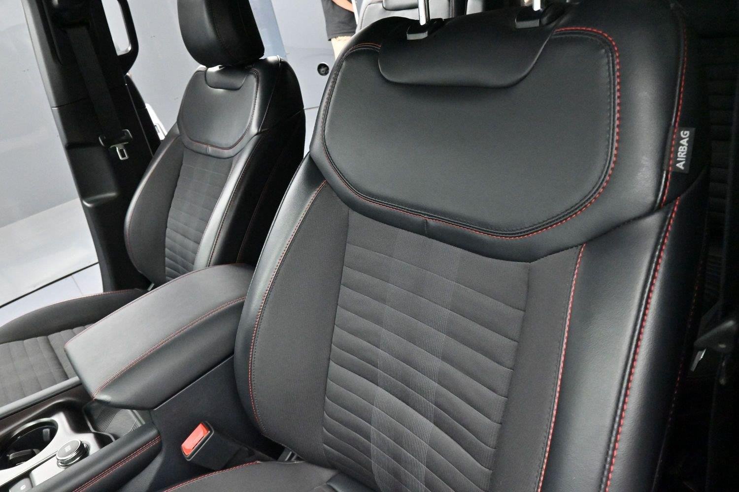Used 2025 Carbonized Gray Ford ST-Line image 16