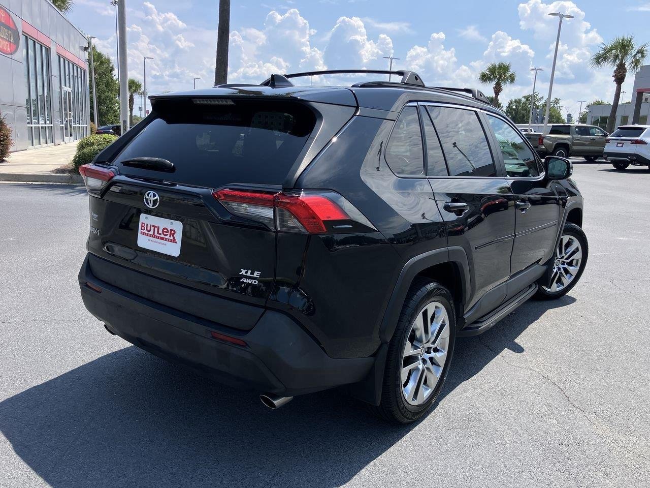 Used 2021 Black (Midnight Black Metallic) Toyota XLE Premium AWD image 5