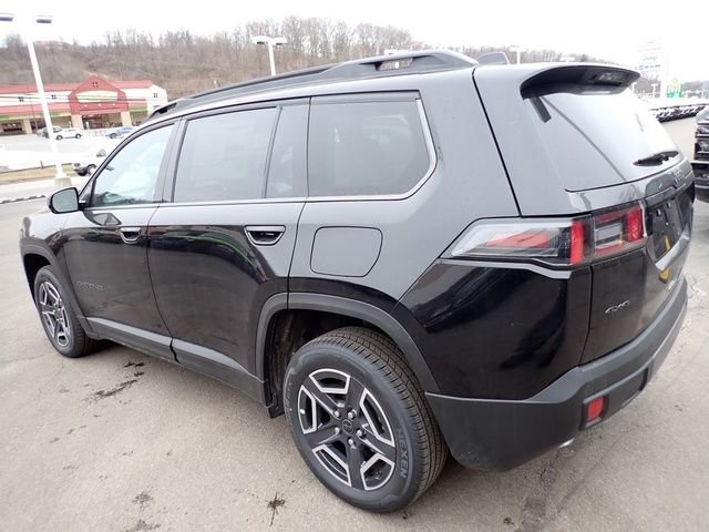 New 2026 Diamond Black Crystal Pearl-Coat Exterior Paint Jeep Limited image 3