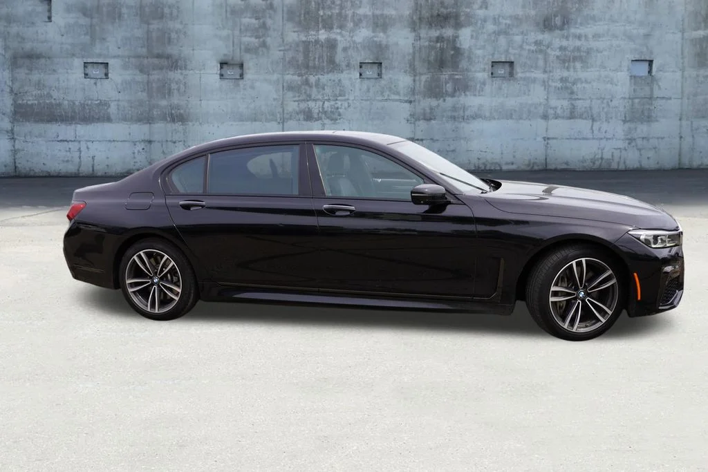 Used 2020 Black Sapphire Metallic BMW 750i xDrive image 3