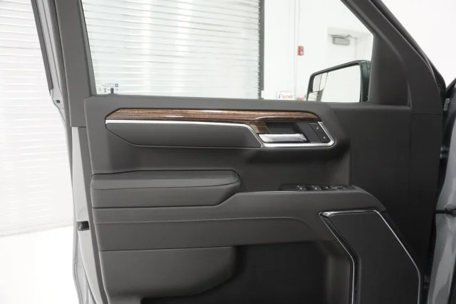 New 2026 Sterling Metallic GMC Elevation image 17