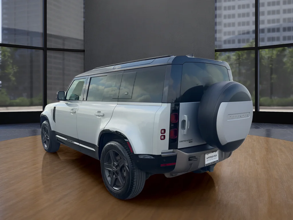 Used 2022 Silver Land Rover X-Dynamic SE image 7